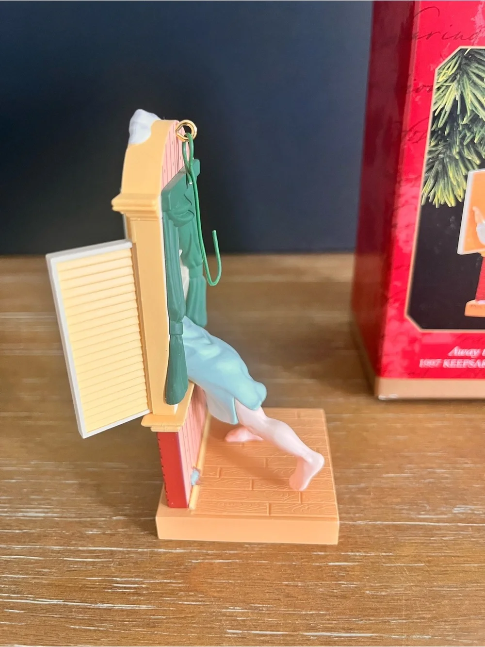 Hallmark 1997 AWAY TO THE WINDOW ‘Twas The Night Before Christmas Ornament